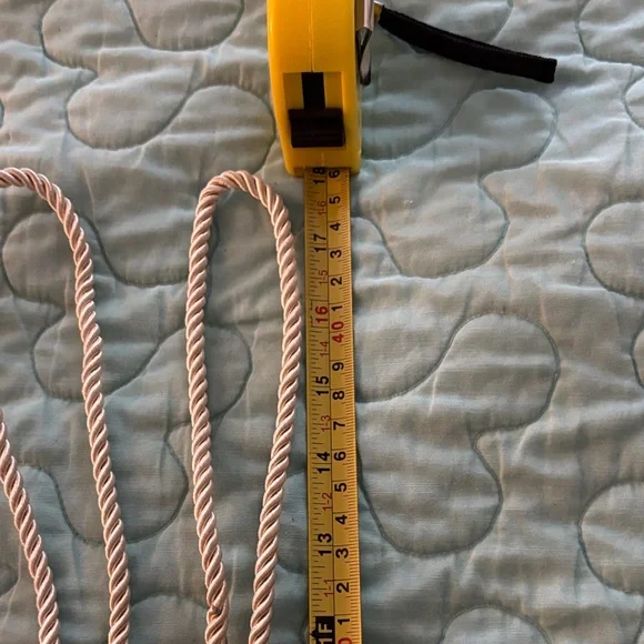 Elegant Beige/Cream Tassel Tiebacks - Picture 3 of 3